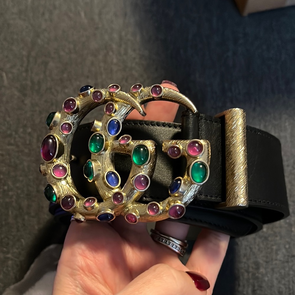 Beautiful Authentic gucci belt, size 70 has minor scratch on the belt as shown